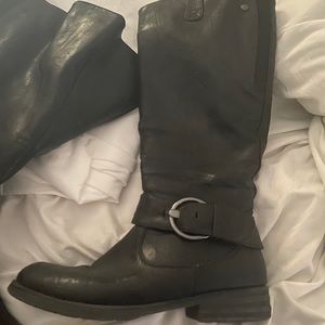 Black boots wide calf